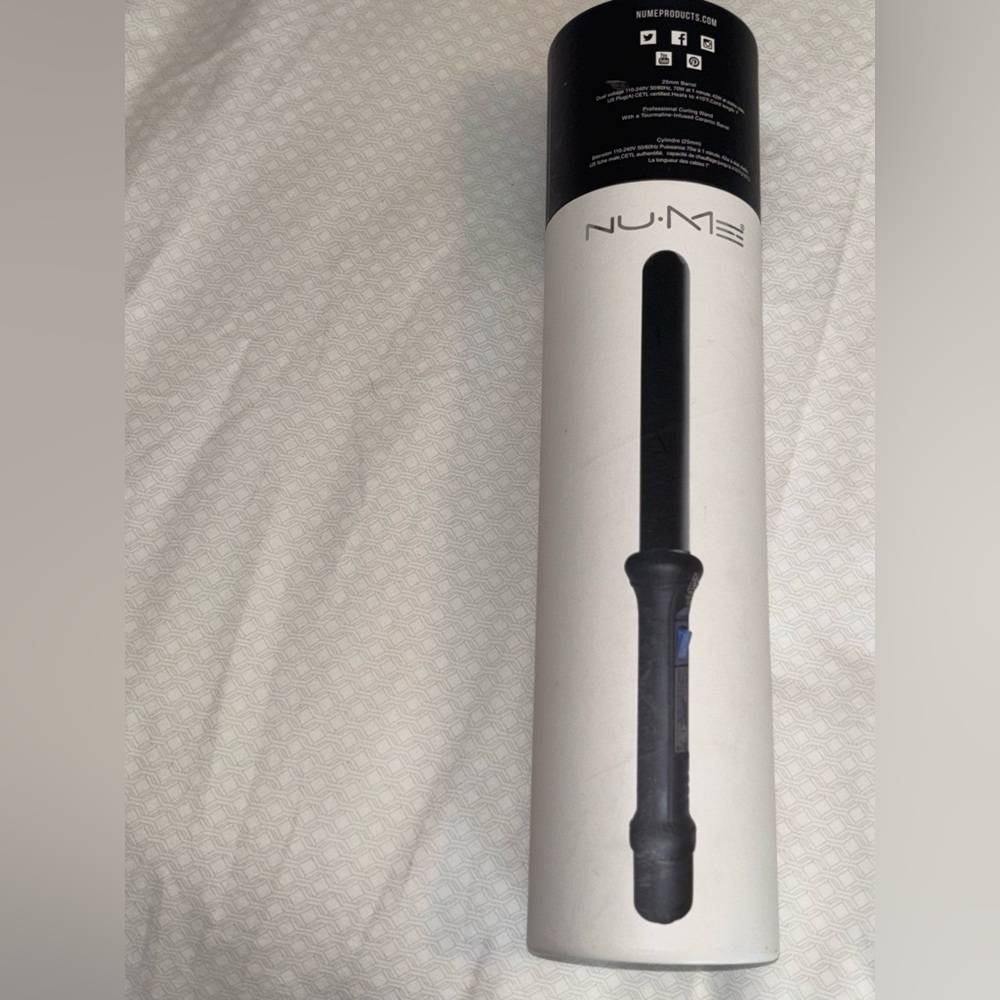NuMe Black and White Curling Wand